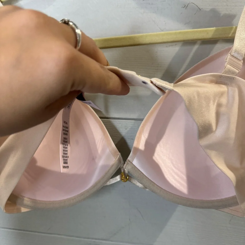 Victoria’s Secret Very Sexy Low Cut Demi Elegant Cream Women's Bra Size 32DD